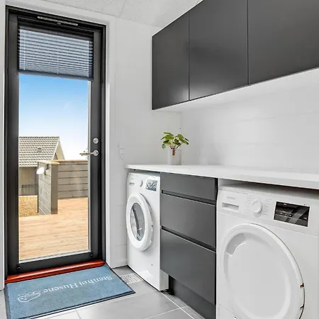 Сasa de vacaciones Gorgeous In With Kitchen Sjolund